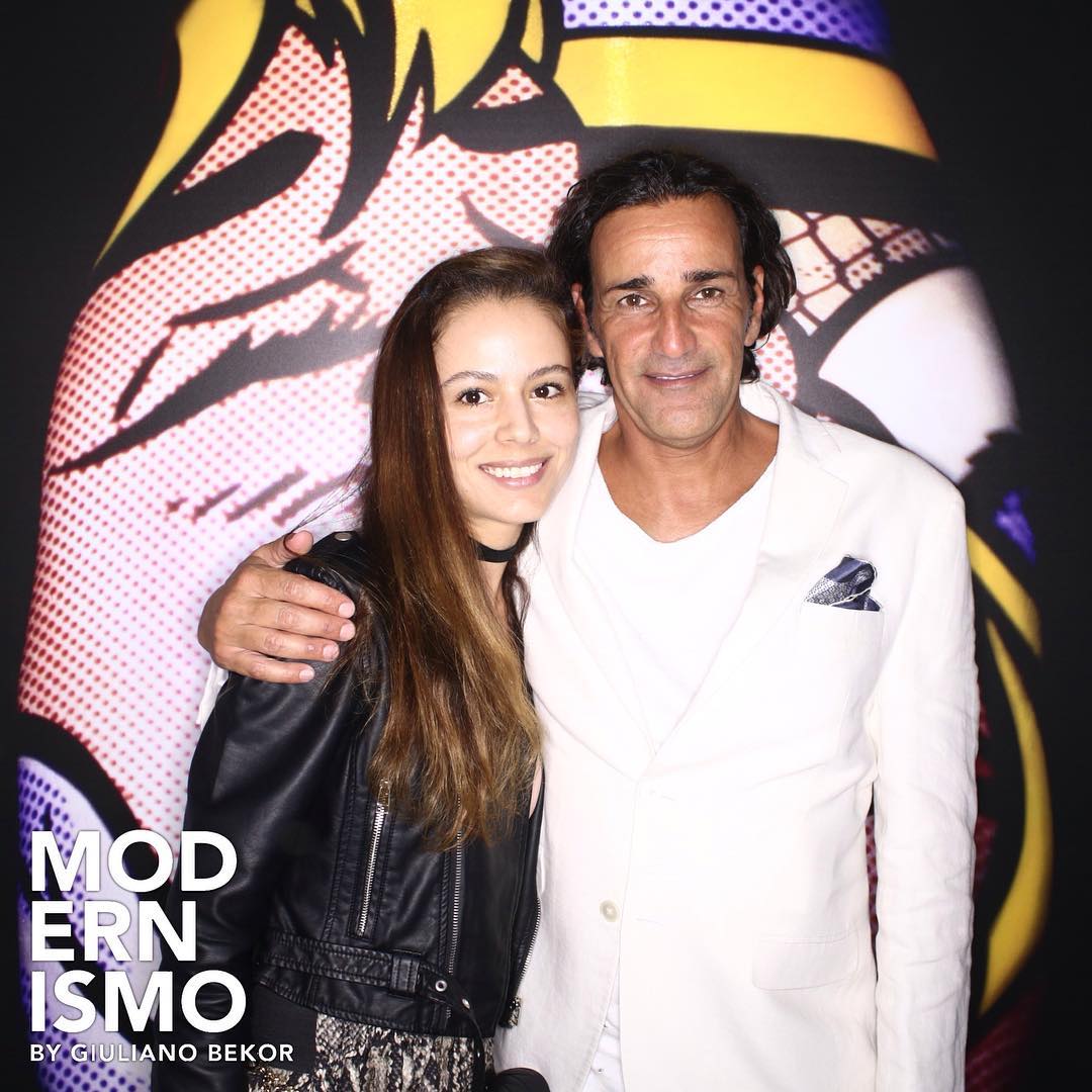 Modernismo art exhibition photo booth experience